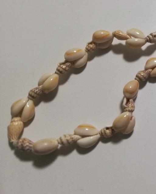 天然素材 貝のネックレス アジア雑貨 手作り ピカピカ 長さ:約90cm < 女性ファッション  天然素材 貝のネックレス アジア雑貨 手作り ピカピカ 長さ:約90cm < 女性ファッションの