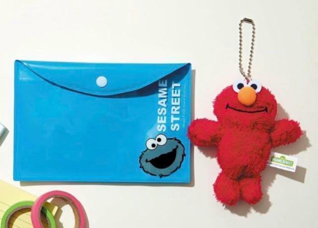 Spring雑誌付録★セサミストリートのマスコットチャーム&クリアポーチセット < おもちゃ Spring雑誌付録★セサミストリートのマスコットチャーム&クリアポーチセット < おもちゃの