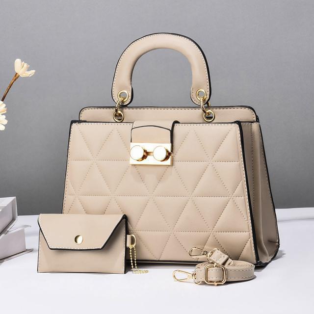 送料無料 新品 ショルダーバッグ キルティングレディース < 女性ファッション  送料無料 新品 ショルダーバッグ キルティングレディース < 女性ファッションの