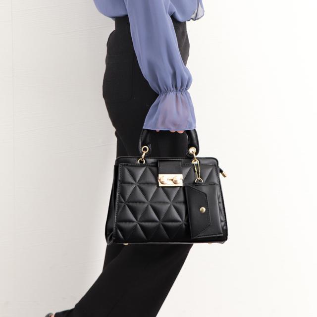 送料無料 新品 ショルダーバッグ キルティングレディース < 女性ファッション  送料無料 新品 ショルダーバッグ キルティングレディース < 女性ファッションの