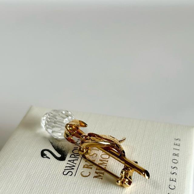 美品 SWAROVSKI スワロフスキー フラワーモチーフ ブローチ < ブランド  美品 SWAROVSKI スワロフスキー フラワーモチーフ ブローチ < ブランドの