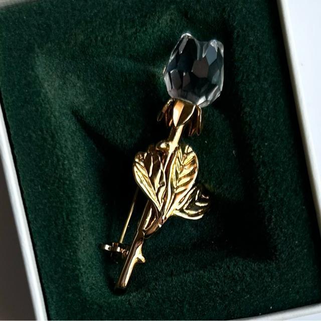 美品 SWAROVSKI スワロフスキー フラワーモチーフ ブローチ < ブランド  美品 SWAROVSKI スワロフスキー フラワーモチーフ ブローチ < ブランドの