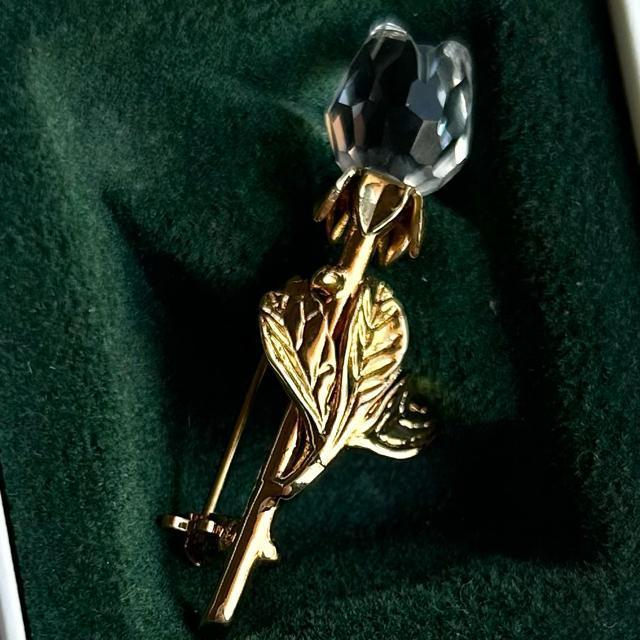 美品 SWAROVSKI スワロフスキー フラワーモチーフ ブローチ < ブランド  美品 SWAROVSKI スワロフスキー フラワーモチーフ ブローチ < ブランドの