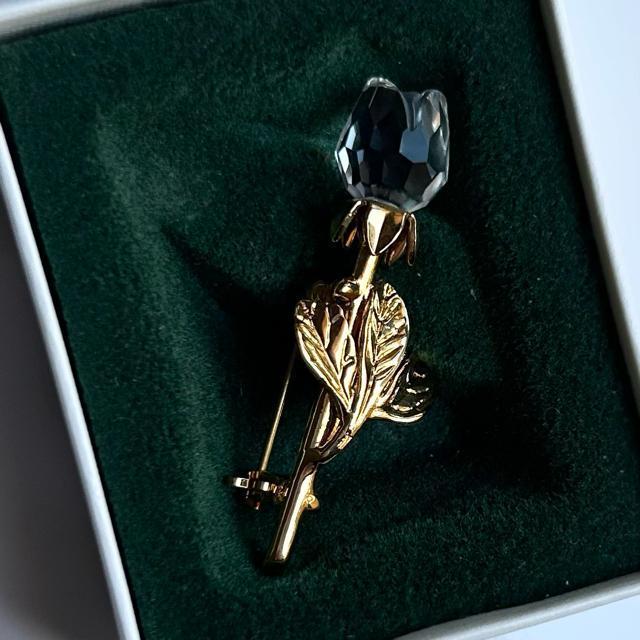 美品 SWAROVSKI スワロフスキー フラワーモチーフ ブローチ < ブランド  美品 SWAROVSKI スワロフスキー フラワーモチーフ ブローチ < ブランドの