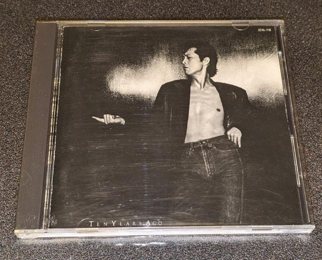 EIKICHI YAZAWA e C[Y A S[ Ki 32XL-118 і  ig CAROL L   ^gObY 