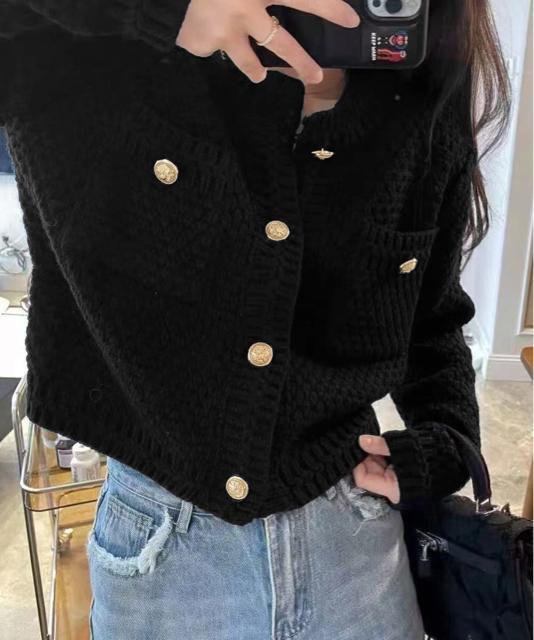 送料無料 新品 ゴールドボタンニットカーディガン 韓国風 < 女性ファッション 送料無料 新品 ゴールドボタンニットカーディガン 韓国風 < 女性ファッションの