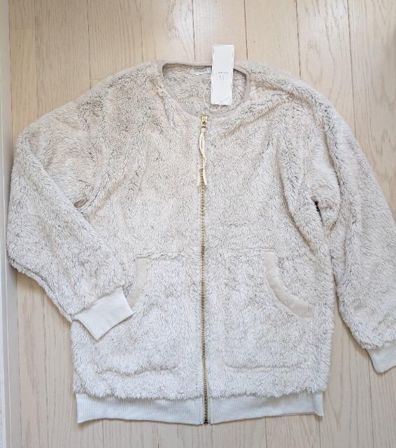 M★NAUW CLOSET★ふわふわノーカーラージャケット★新品 < 女性ファッション M★NAUW CLOSET★ふわふわノーカーラージャケット★新品 < 女性ファッションの