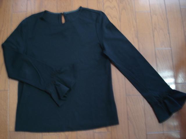 ★hクイーンズコート 袖フリルデザインシンプルカットソー★着用1度!超激安! < ブランド ★hクイーンズコート 袖フリルデザインシンプルカットソー★着用1度!超激安! < ブランドの