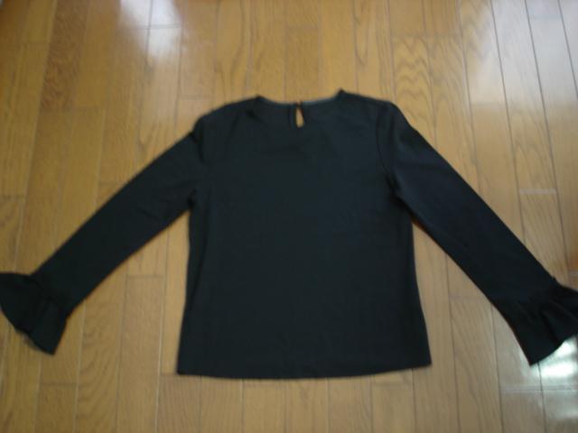 ★hクイーンズコート 袖フリルデザインシンプルカットソー★着用1度!超激安! < ブランド ★hクイーンズコート 袖フリルデザインシンプルカットソー★着用1度!超激安! < ブランドの