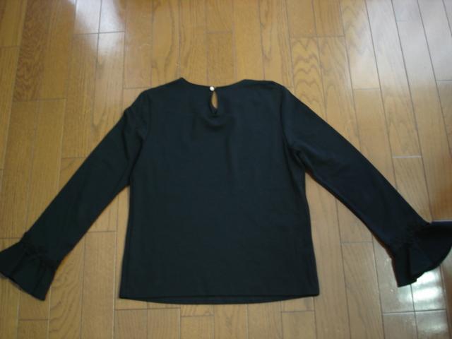 ★hクイーンズコート 袖フリルデザインシンプルカットソー★着用1度!超激安! < ブランド ★hクイーンズコート 袖フリルデザインシンプルカットソー★着用1度!超激安! < ブランドの