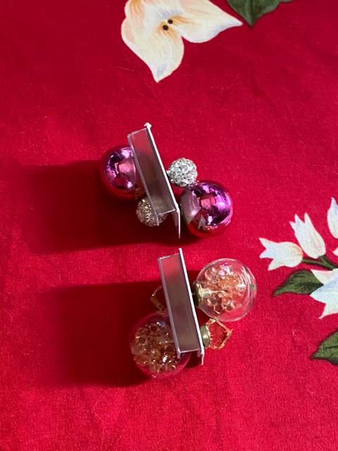 新品未使用☆球体キラキラピアス☆2セット☆ < 女性アクセサリー/時計 新品未使用☆球体キラキラピアス☆2セット☆ < 女性アクセサリー/時計の