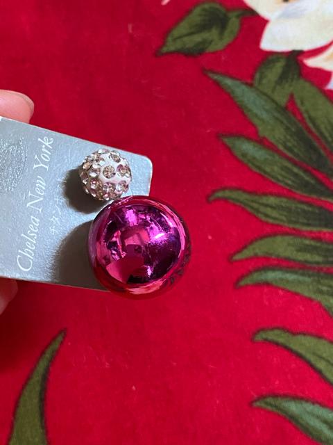 新品未使用☆球体キラキラピアス☆2セット☆ < 女性アクセサリー/時計 新品未使用☆球体キラキラピアス☆2セット☆ < 女性アクセサリー/時計の