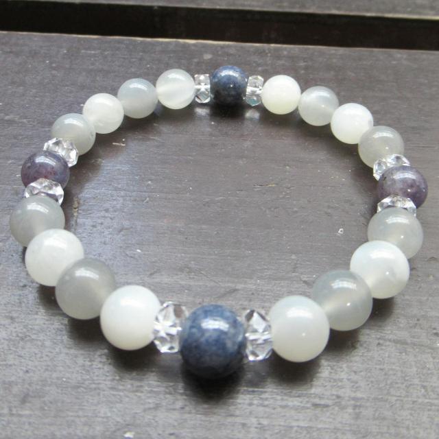サファイアxアイオライトxムーンストーンブレスレット 天然石 パワーストーン < 女性アクセサリー/時計 サファイアxアイオライトxムーンストーンブレスレット 天然石 パワーストーン < 女性アクセサリー/時計の