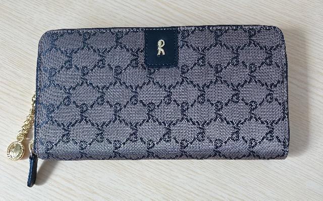 ROBERTA DI CAMERINO ロベルタディカメリーノ☆ロゴ長財布 < ブランド  ROBERTA DI CAMERINO ロベルタディカメリーノ☆ロゴ長財布  < ブランドの