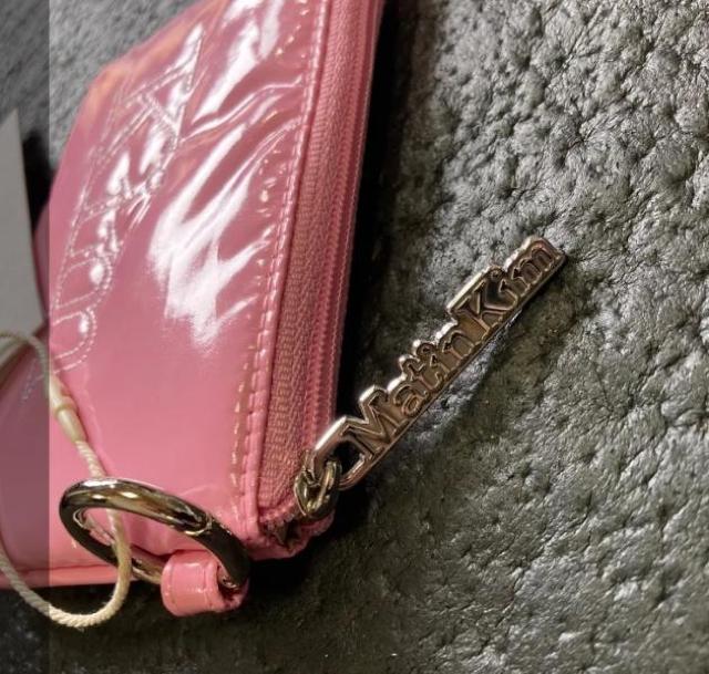 【新品】【正規品】Matin Kim マーティン キム 小銭入れ 小物入れ 財布 ピンク 縦9.5cm×横12cm < 女性ファッション 【新品】【正規品】Matin Kim マーティン キム 小銭入れ 小物入れ 財布 ピンク 縦9.5cm×横12cm < 女性ファッションの