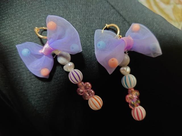 ハンドメイド★イヤリング。ノンホールゴールド。紫リボン < 女性ファッション ハンドメイド★イヤリング。ノンホールゴールド。紫リボン < 女性ファッションの