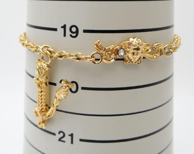 VERSACE ヴェルサーチ Vロゴ メデューサ ラインストーン チェーンブレスレット ゴールド<USED>【送料無料】 < ブランド VERSACE ヴェルサーチ Vロゴ メデューサ ラインストーン チェーンブレスレット ゴールド<USED>【送料無料】 < ブランドの