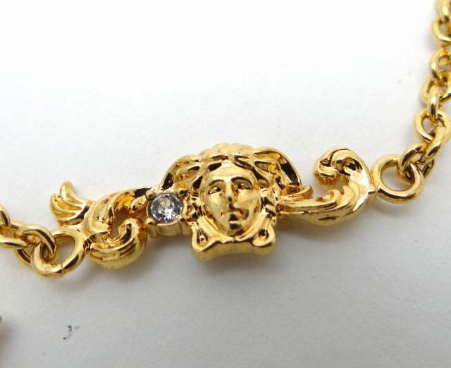 VERSACE ヴェルサーチ Vロゴ メデューサ ラインストーン チェーンブレスレット ゴールド<USED>【送料無料】 < ブランド VERSACE ヴェルサーチ Vロゴ メデューサ ラインストーン チェーンブレスレット ゴールド<USED>【送料無料】 < ブランドの