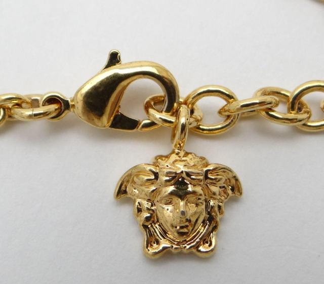 VERSACE ヴェルサーチ Vロゴ メデューサ ラインストーン チェーンブレスレット ゴールド<USED>【送料無料】 < ブランド VERSACE ヴェルサーチ Vロゴ メデューサ ラインストーン チェーンブレスレット ゴールド<USED>【送料無料】 < ブランドの