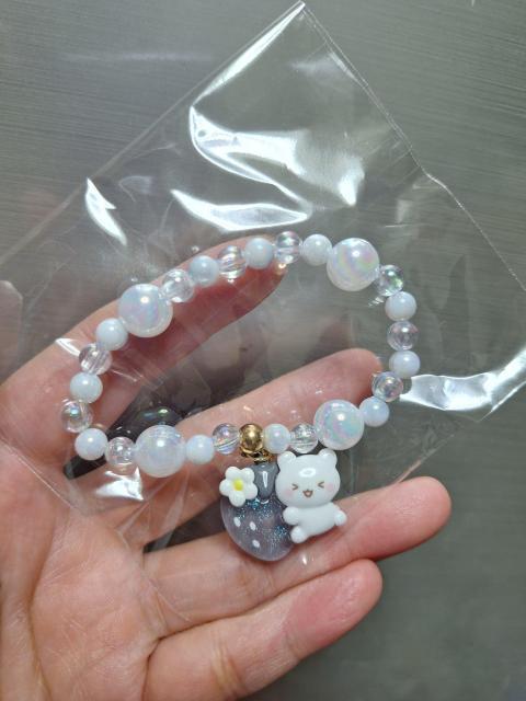 No.30新品★「いちご&くま?チャーム付きブレスレット」ホワイトグレー < キッズ/ベビー No.30新品★「いちご&くま?チャーム付きブレスレット」ホワイトグレー < キッズ/ベビーの