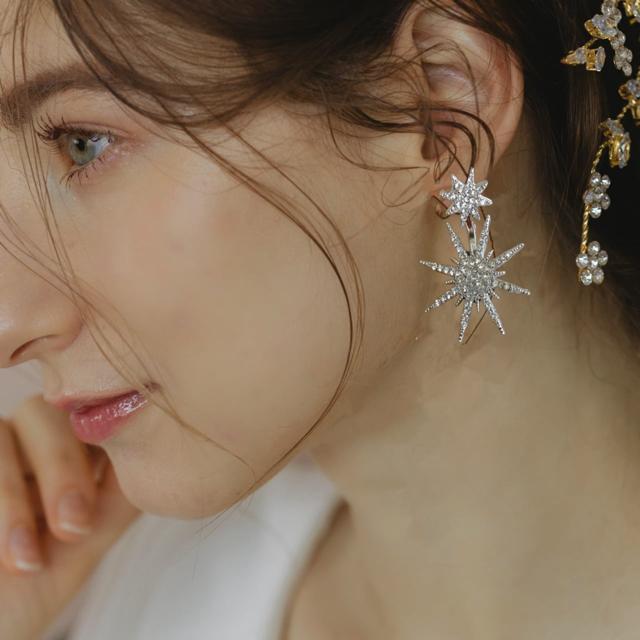 2weyスターモチーフピアス【新品未使用】シルバー●ビジューピアス 星●ブライダル 結婚式 ウェディング < 女性アクセサリー/時計 2weyスターモチーフピアス【新品未使用】シルバー●ビジューピアス 星●ブライダル 結婚式 ウェディング < 女性アクセサリー/時計の