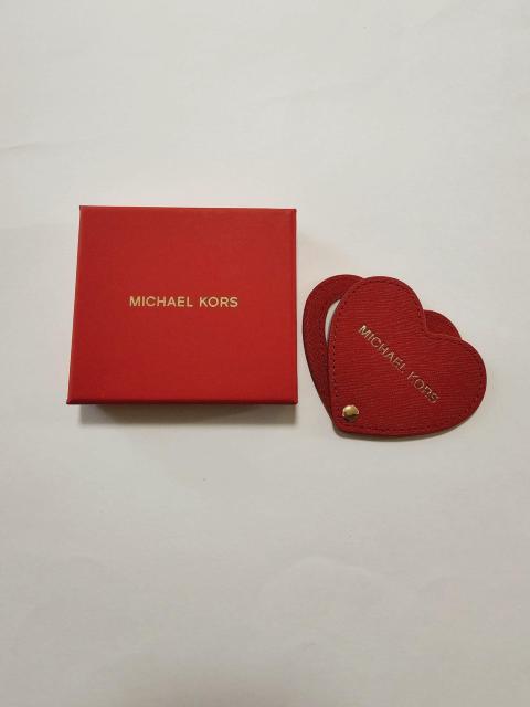 新品 MICHAEL KORS ハート型 ミラー 赤×goldロゴ マイケルコース < ブランド  新品 MICHAEL KORS ハート型 ミラー 赤×goldロゴ マイケルコース  < ブランドの