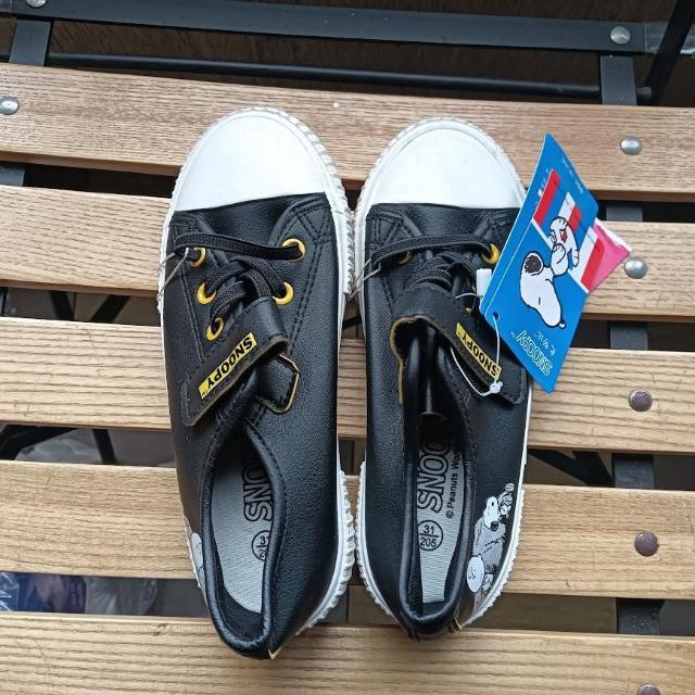 新品 19cm スニーカー ブラック 子供靴 キッズ 靴 シューズ スヌーピー < キッズ/ベビー  新品 19cm スニーカー ブラック 子供靴 キッズ 靴 シューズ スヌーピー < キッズ/ベビーの