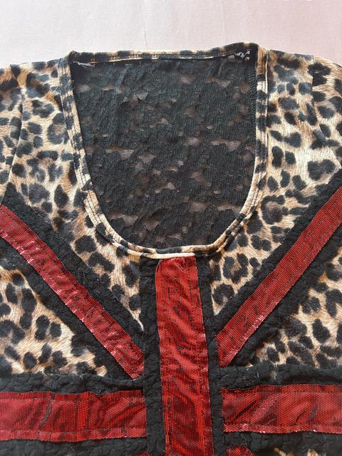 d.i.a. ヒョウ柄 前面大胆な光る赤いユニオンジャック バック 中央縦にブラックレース透け感あり肌見せトップス 新品未使用 < ブランド  d.i.a. ヒョウ柄 前面大胆な光る赤いユニオンジャック バック 中央縦にブラックレース透け感あり肌見せトップス 新品未使用 < ブランドの