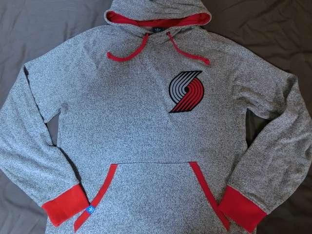 USA購入 adidas製 NBA Portland Trail Blazers パーカーUS XL < レジャー/スポーツ  USA購入 adidas製 NBA Portland Trail Blazers パーカーUS XL  < レジャー/スポーツの