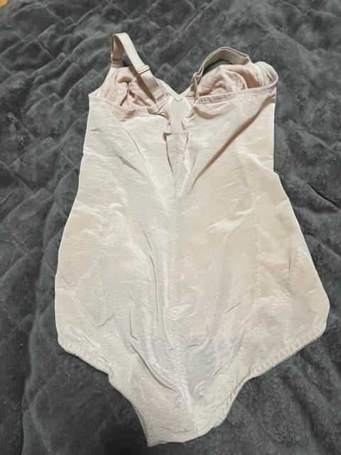 タンス整理品 衣類 おまとめOK ホームクリーニング済み ボディスーツ B85LL トリンプ ◎ < 女性ファッション  タンス整理品 衣類 おまとめOK ホームクリーニング済み ボディスーツ B85LL トリンプ ◎ < 女性ファッションの