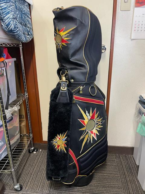 ジャンボ尾崎 キャディーバッグ ゴルフバック J's 尾崎将司 黒 送料無料 ブラック 刺繍 レア品 キャディバッグ 記念品 < レジャー/スポーツ ジャンボ尾崎 キャディーバッグ ゴルフバック J's 尾崎将司 黒 送料無料 ブラック 刺繍 レア品 キャディバッグ 記念品 < レジャー/スポーツの