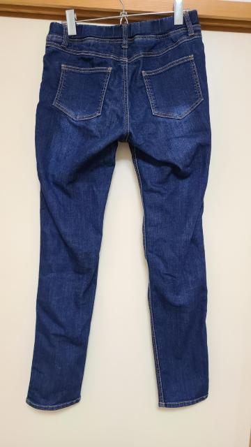 新品未着品 ウエストゴムで楽な履き心地ストレッチ加工スキニーデニム < 女性ファッション 新品未着品 ウエストゴムで楽な履き心地ストレッチ加工スキニーデニム < 女性ファッションの