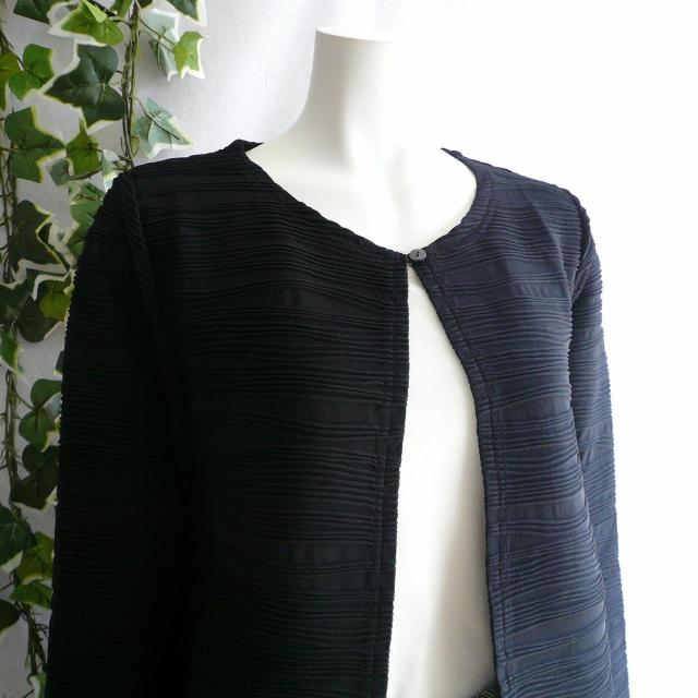 新品 9834 ML ウエーブ プリーツ カーディガン 黒 春 夏 秋 レディース ストレッチ ノーカラー ジャケット 上品 < 女性ファッション 新品 9834 ML ウエーブ プリーツ カーディガン 黒 春 夏 秋 レディース ストレッチ ノーカラー ジャケット 上品 < 女性ファッションの