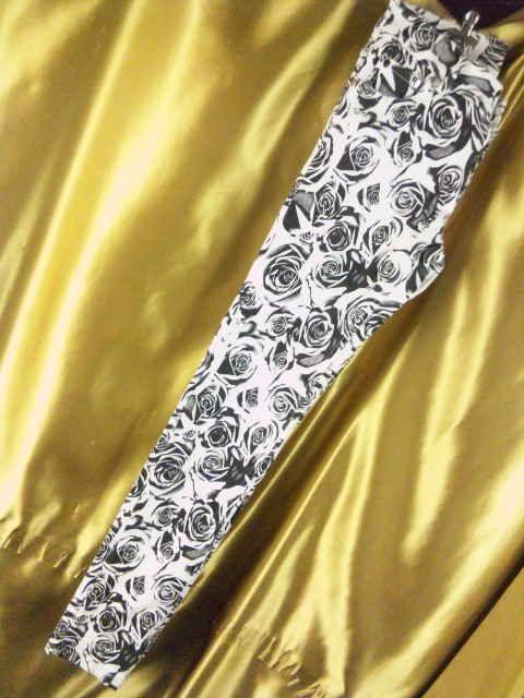 226★素敵な薔薇柄★ストレッチパンツ★S < 女性ファッション  226★素敵な薔薇柄★ストレッチパンツ★S  < 女性ファッションの