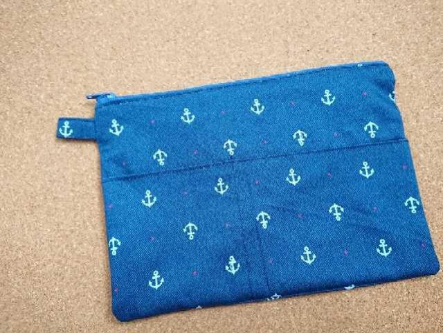 ハンドメイド 外ポケット付きペタンコポーチ   イカリ青 < 女性ファッション  ハンドメイド 外ポケット付きペタンコポーチ   イカリ青  < 女性ファッションの
