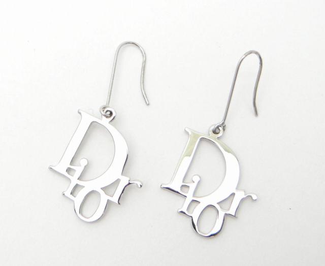 Christian Dior ディオール D69491 ロゴ スイング ピアス シルバー<USED>【送料無料】 < ブランド Christian Dior ディオール D69491 ロゴ スイング ピアス シルバー<USED>【送料無料】 < ブランドの