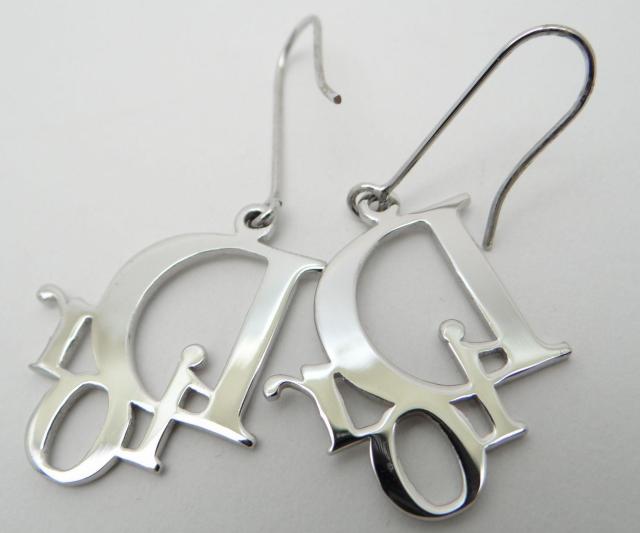 Christian Dior ディオール D69491 ロゴ スイング ピアス シルバー<USED>【送料無料】 < ブランド Christian Dior ディオール D69491 ロゴ スイング ピアス シルバー<USED>【送料無料】 < ブランドの