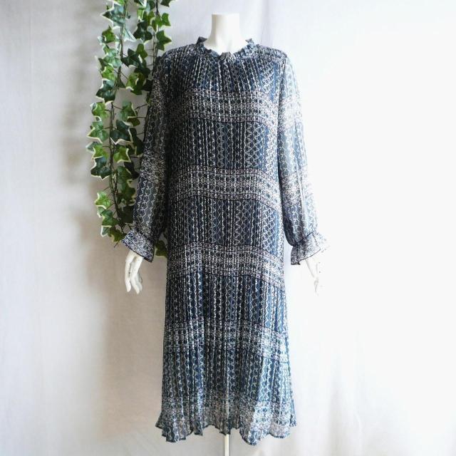 新品 9468 ML フリル襟 花幾何学柄 シフォン プリーツ ワンピース 春 夏 秋 ロング 紺系 共布リボン 上質 上品 < 女性ファッション 新品 9468 ML フリル襟 花幾何学柄 シフォン プリーツ ワンピース 春 夏 秋 ロング 紺系 共布リボン 上質 上品 < 女性ファッションの