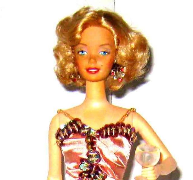 マリリン・モンロー バービー ロングドレス 人形 カクテルグラス付き < ホビー マリリン・モンロー バービー ロングドレス 人形 カクテルグラス付き < ホビーの