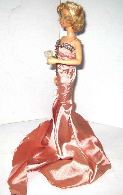 マリリン・モンロー バービー ロングドレス 人形 カクテルグラス付き < ホビー マリリン・モンロー バービー ロングドレス 人形 カクテルグラス付き < ホビーの