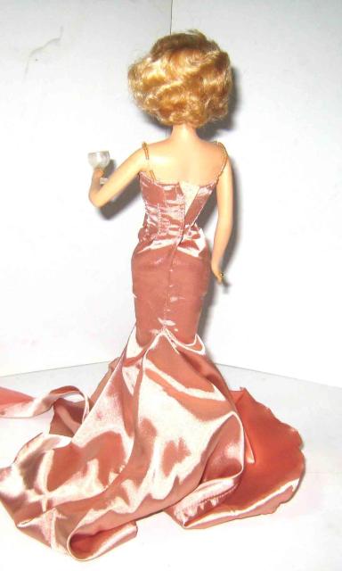 マリリン・モンロー バービー ロングドレス 人形 カクテルグラス付き < ホビー マリリン・モンロー バービー ロングドレス 人形 カクテルグラス付き < ホビーの