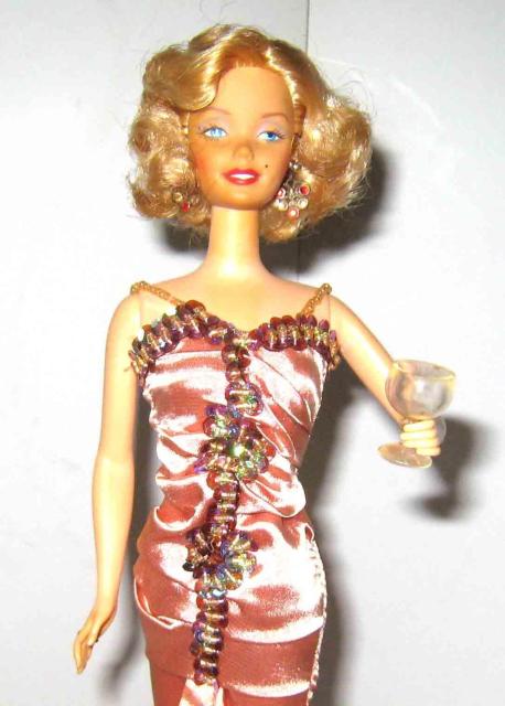 マリリン・モンロー バービー ロングドレス 人形 カクテルグラス付き < ホビー マリリン・モンロー バービー ロングドレス 人形 カクテルグラス付き < ホビーの