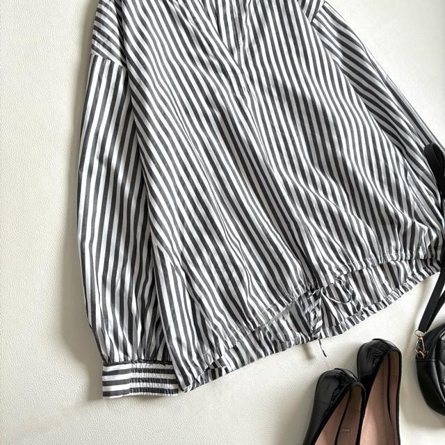◆美品◆オンワード樫山◆大きいサイズ感◆ストライプシャツブラウス◆白×グレー◆F < 女性ファッション ◆美品◆オンワード樫山◆大きいサイズ感◆ストライプシャツブラウス◆白×グレー◆F < 女性ファッションの