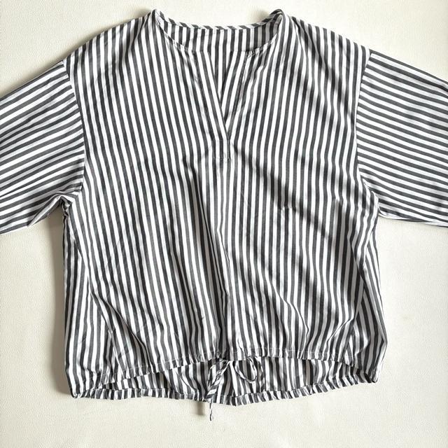 ◆美品◆オンワード樫山◆大きいサイズ感◆ストライプシャツブラウス◆白×グレー◆F < 女性ファッション ◆美品◆オンワード樫山◆大きいサイズ感◆ストライプシャツブラウス◆白×グレー◆F < 女性ファッションの
