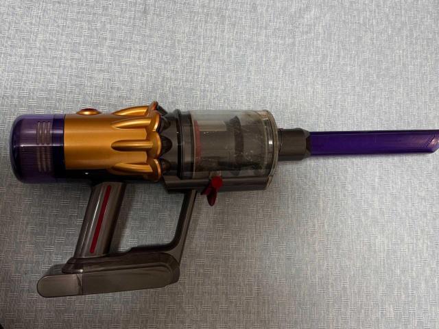 Dyson V10 Fluffy �R�[�h���X�N���[�i�[ SV12 FF �{�̂̂�  �� �Ɠd/AV�� 