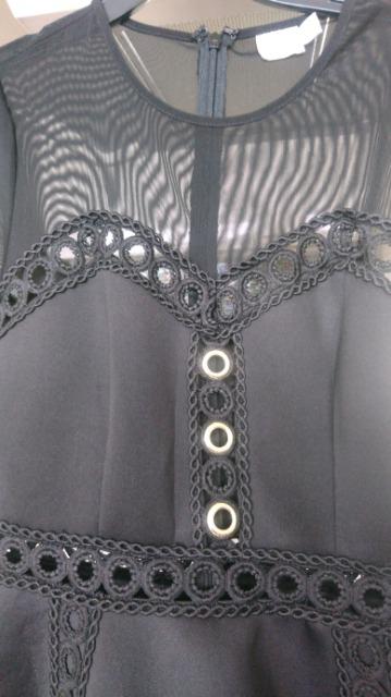 黒ワンピース ゴールド金具 透け感ありMサイズ < 女性ファッション  黒ワンピース ゴールド金具 透け感ありMサイズ < 女性ファッションの