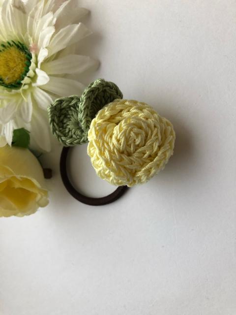 ハンドメイド ヘアゴム ブローチ 巻き巻き薔薇 レモン < 女性ファッション  ハンドメイド ヘアゴム ブローチ 巻き巻き薔薇 レモン < 女性ファッションの