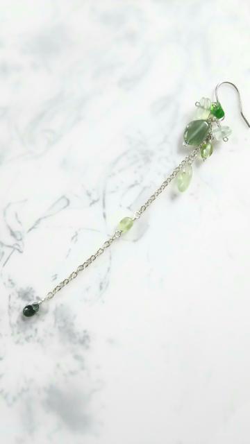 片耳用*緑石のロングピアス*SF 21009 < 女性ファッション 片耳用*緑石のロングピアス*SF 21009 < 女性ファッションの