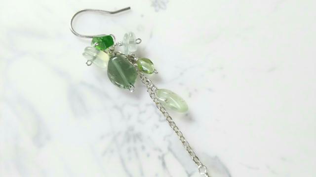 片耳用*緑石のロングピアス*SF 21009 < 女性ファッション 片耳用*緑石のロングピアス*SF 21009 < 女性ファッションの