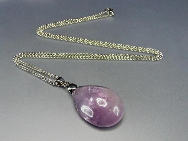 アメジスト小型しずく形ペンダントトップ ステンレス チェーン付きネックレス < 女性アクセサリー/時計  アメジスト小型しずく形ペンダントトップ ステンレス チェーン付きネックレス < 女性アクセサリー/時計の